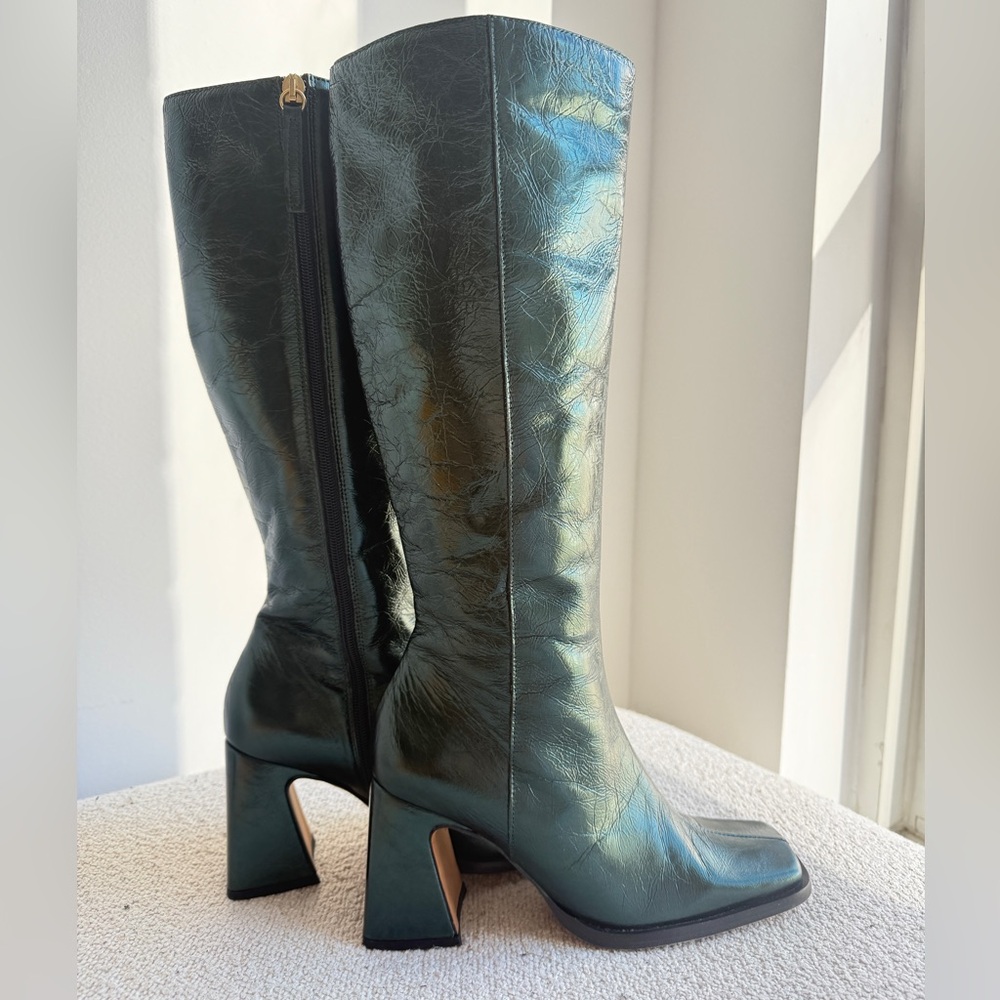 Elegant Green Heeled Boots